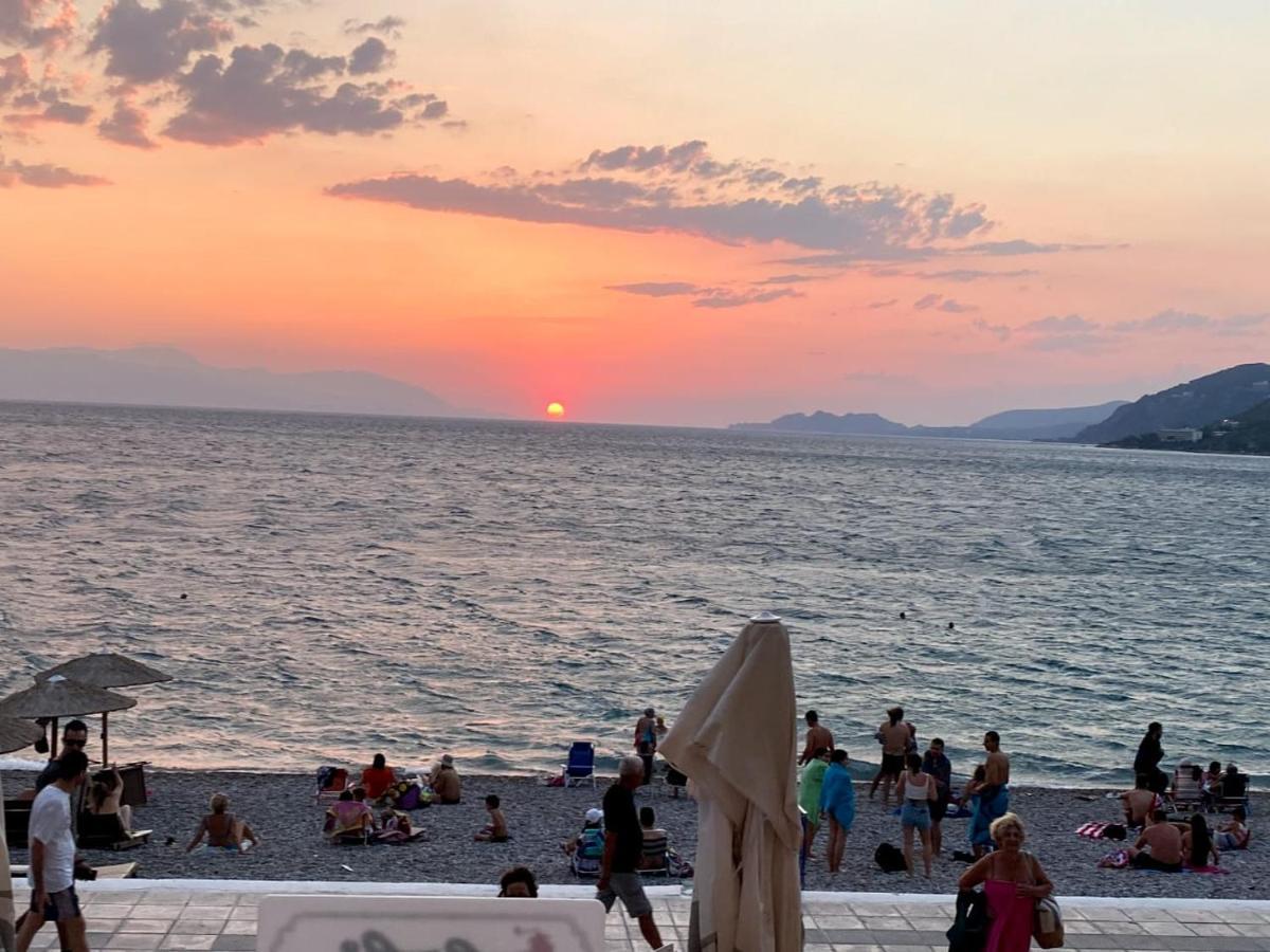 Grace Seaside Apartment ลูตรากี ภายนอก รูปภาพ