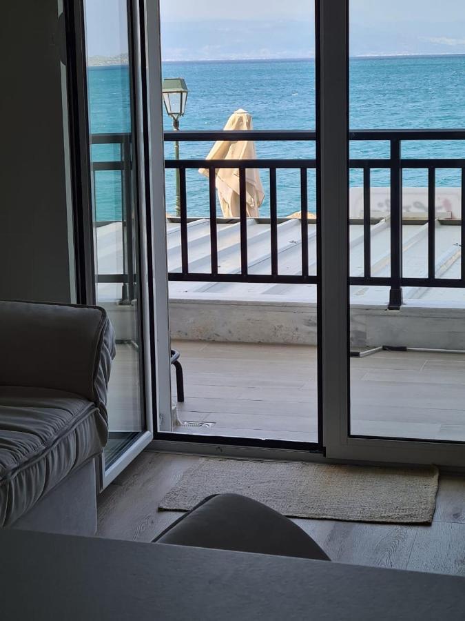 Grace Seaside Apartment ลูตรากี ภายนอก รูปภาพ